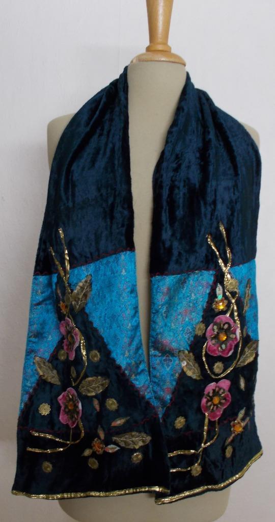 Aparte bewerkte sjaal, Kleding | Dames, Mutsen, Sjaals en Handschoenen, Zo goed als nieuw, Sjaal, Maat 38/40 (M), Verzenden