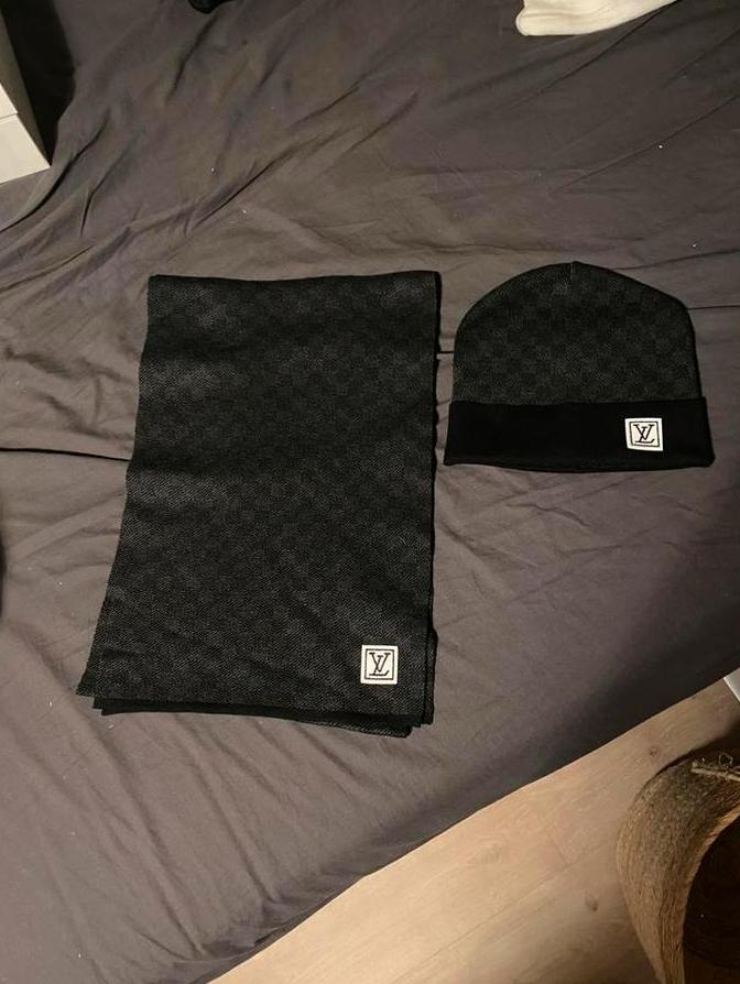 Louis vuitton muts en sjaal, Verzenden, Zo goed als nieuw, Muts
