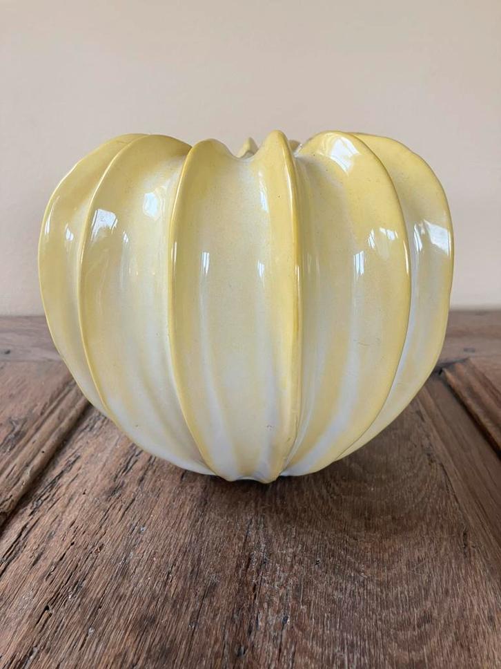 Ribbelvaas Des Pots, lichtgeel, 18 cm., Antiek en Kunst, Curiosa en Brocante, Ophalen of Verzenden