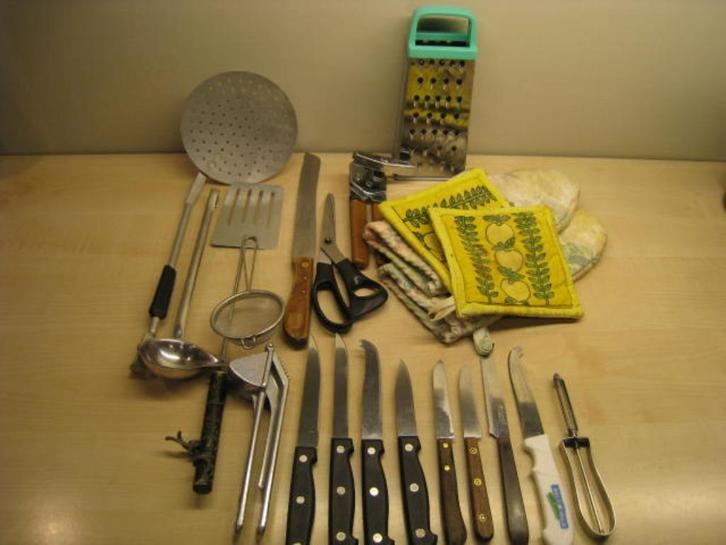 Set keukenspullen : 22 stuks, messen, lookpers, blikopener.., Huis en Inrichting, Keuken | Bestek, Rvs of Chroom, Ophalen of Verzenden