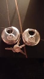 Twee ABUS Diskus hangsloten met sleutels, Ophalen, Zo goed als nieuw