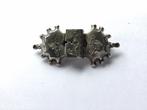 Broche van zilveren boekslot, Sieraden, Tassen en Uiterlijk, Antieke sieraden, Ophalen of Verzenden, Zilver, Broche