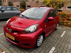 Nette Toyota Aygo (2010), 5-deurs, airco, APK tot nov. '26, Auto's, Voorwielaandrijving, Stof, Zwart, Airbags