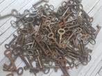 antieke miniatuur sleutels tussen de 30 mm & 47mm €4 p/st, Antiek en Kunst, Antiek | Gereedschap en Instrumenten, Ophalen of Verzenden
