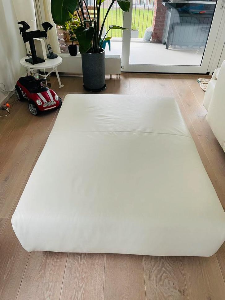 Moroso Lowland Hocker / Poef - Wit Leer - Nieuwstaat, Huis en Inrichting, Banken | Voetenbanken en Poefen, Zo goed als nieuw, 125 cm of meer