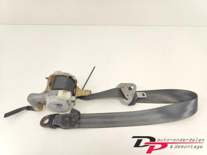 Veiligheidsgordel rechts-voor van een Nissan Micra