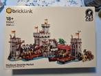 Bricklink 910047 Medieval Seaside Market - Nieuw!, Ophalen of Verzenden, Nieuw, Complete set, Lego