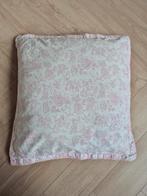 Kussen met roze/wit bloemenpatroon (50x50cm), Huis en Inrichting, Woonaccessoires | Kussens, Ophalen of Verzenden, Zo goed als nieuw