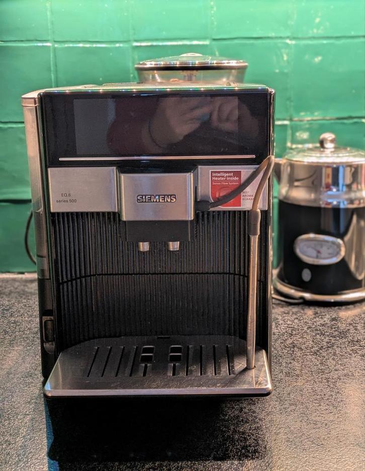 Siemens EQ6 Series 500 Koffiemachine, Witgoed en Apparatuur, Koffiezetapparaten, Gebruikt, Koffiebonen, Koffiemachine, 2 tot 4 kopjes
