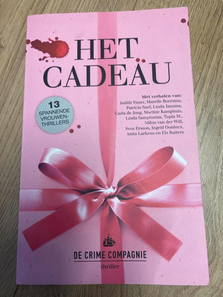 Het Cadeau - 13 Spannende Vrouwenthrillers, Boeken, Thrillers, Gelezen, Nederland, Ophalen of Verzenden