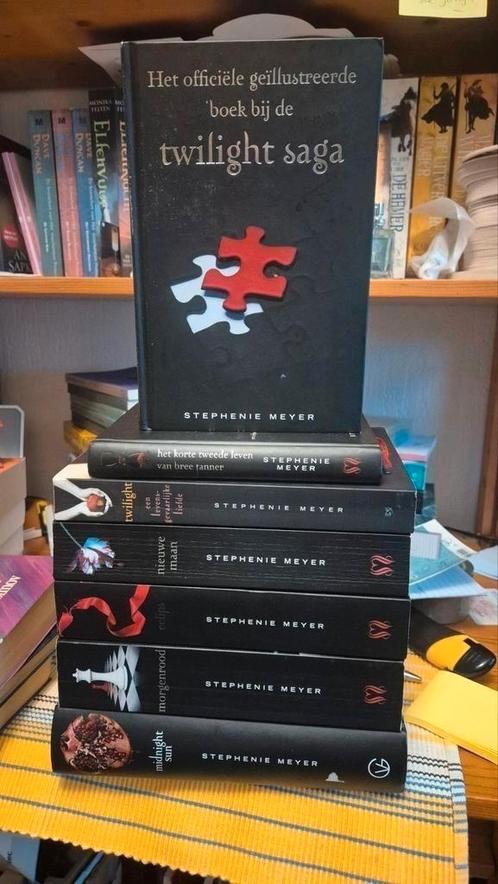 Stephenie Meyer Twilight Saga 6x + Geïllustreerde boek, Boeken, Fantasy, Zo goed als nieuw, Ophalen of Verzenden