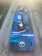 Ruilen North Atmos 2025 136x40 nieuw evt met bindingen., Watersport en Boten, Kitesurfen, Twintip, Kiteboard, Nieuw, Ophalen of Verzenden