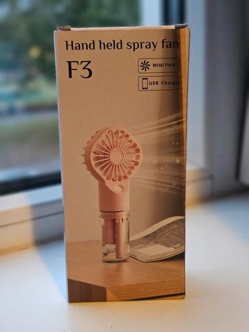 Hand ventilator  Blaast lucht én sproeit fijne nevel beschikbaar voor biedingen