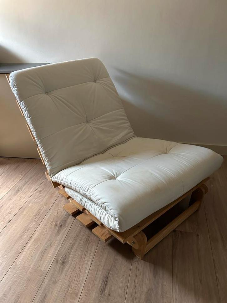 IKEA Uitklapbare Stoel/Ligbed - Hout & witte stof, Huis en Inrichting, Slaapkamer | Slaapbanken, Gebruikt, 70 cm of minder, 190 cm of minder