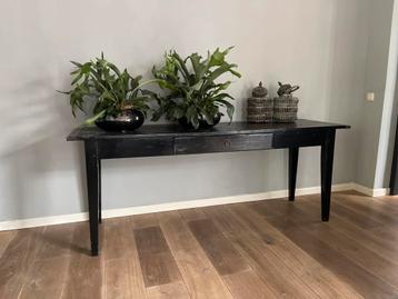 Side table te koop beschikbaar voor biedingen