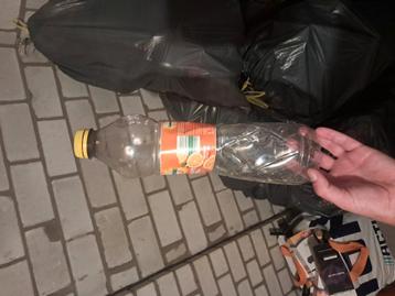 7 zakken met lege flesjes en blikjes beschikbaar voor biedingen
