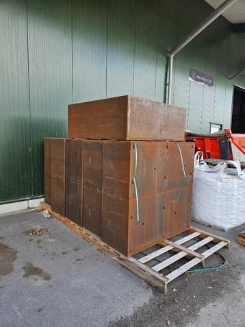 6 CorTenstaal Plantenbakken 150x150x60cm met bodem beschikbaar voor biedingen