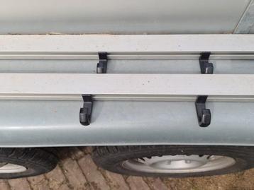 2 Ophangsystemen voor Tuingereedschap  beschikbaar voor biedingen