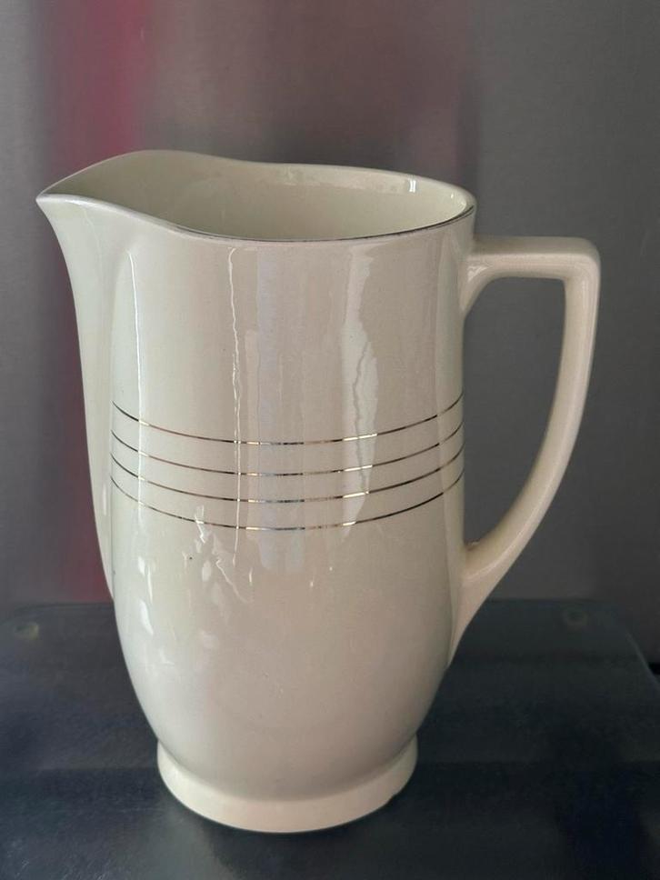 Beige Lampetkan met Gouden Accent - 25 cm, Antiek en Kunst, Antiek | Keramiek en Aardewerk, Ophalen of Verzenden