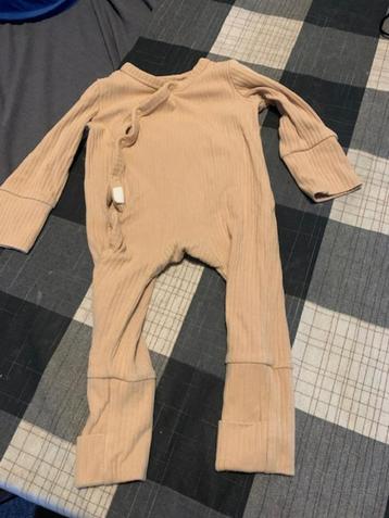Beige boxpakje van de Hema. Maat 62 beschikbaar voor biedingen