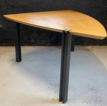 Fraaie vintage Dutch design tafel Harvink Tobio beuken blad beschikbaar voor biedingen