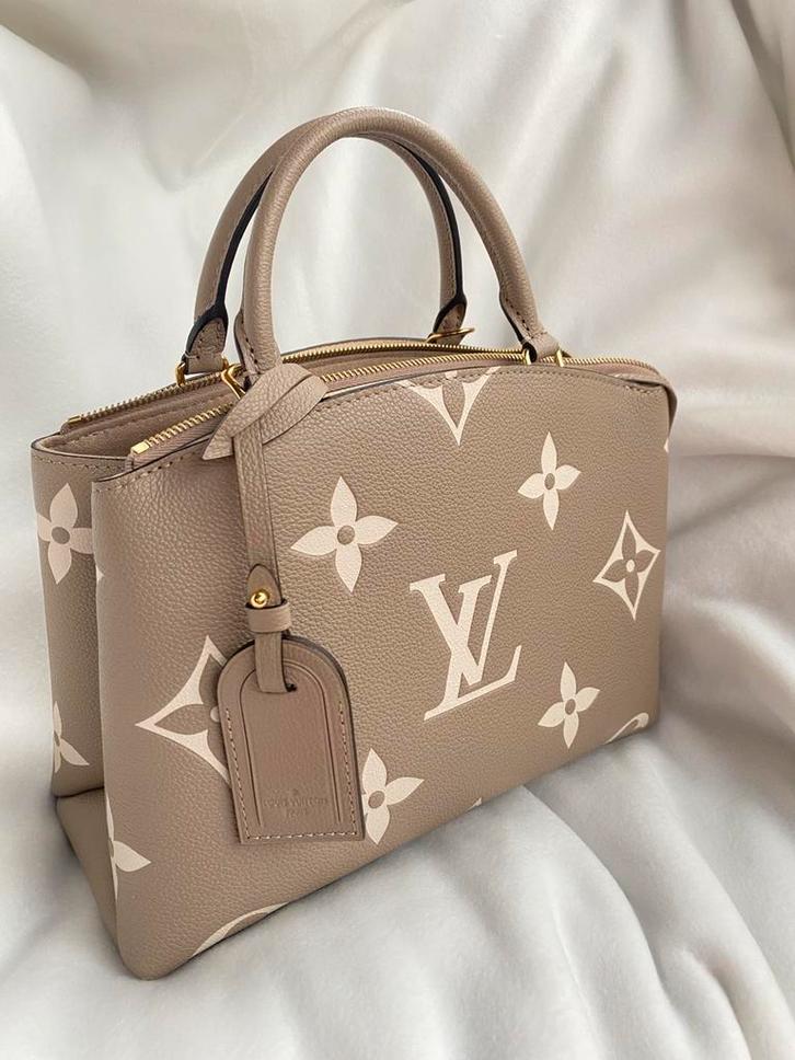 Louis Vuitton Petit Palais Bag M58914, Sieraden, Tassen en Uiterlijk, Tassen | Damestassen, Nieuw, Handtas, Beige, Ophalen