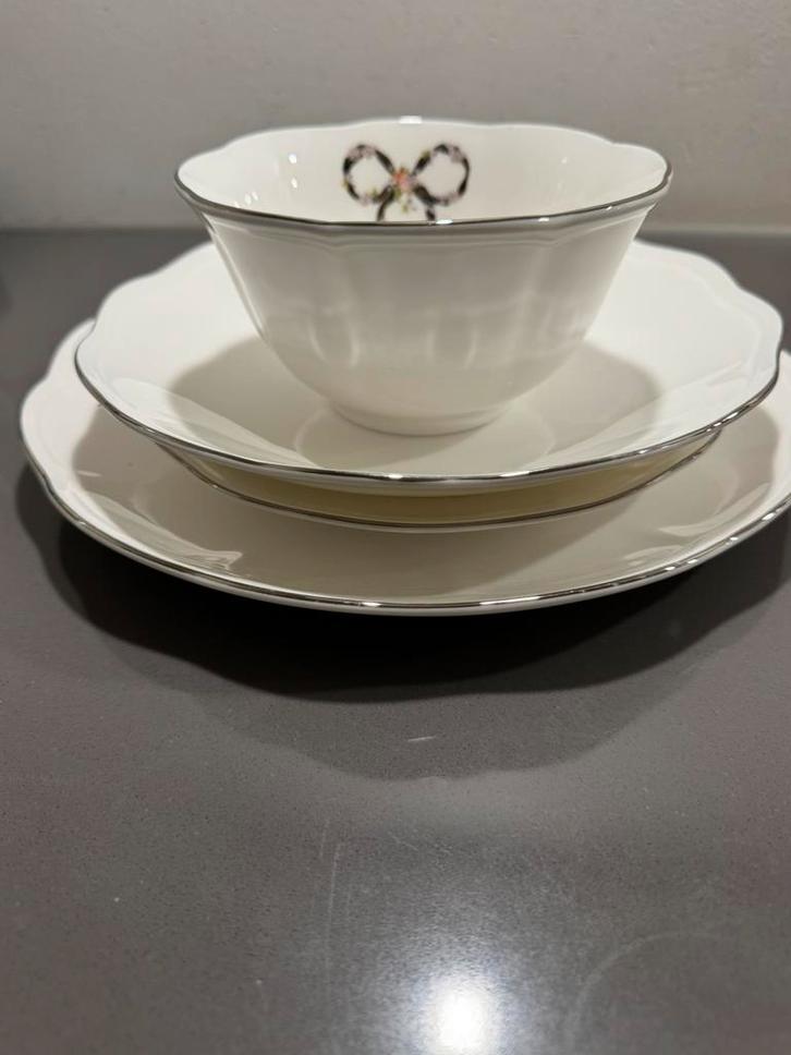 Porseleinen servies - 6 persoons, wit met zilveren rand, Huis en Inrichting, Woonaccessoires | Schalen en Manden, Gebruikt, Rechthoekig