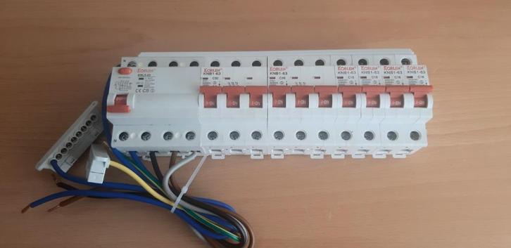 Korlen groepenblok met krachtstroom + 7 groepen, Doe-het-zelf en Verbouw, Elektra en Kabels, Zo goed als nieuw, Overige typen