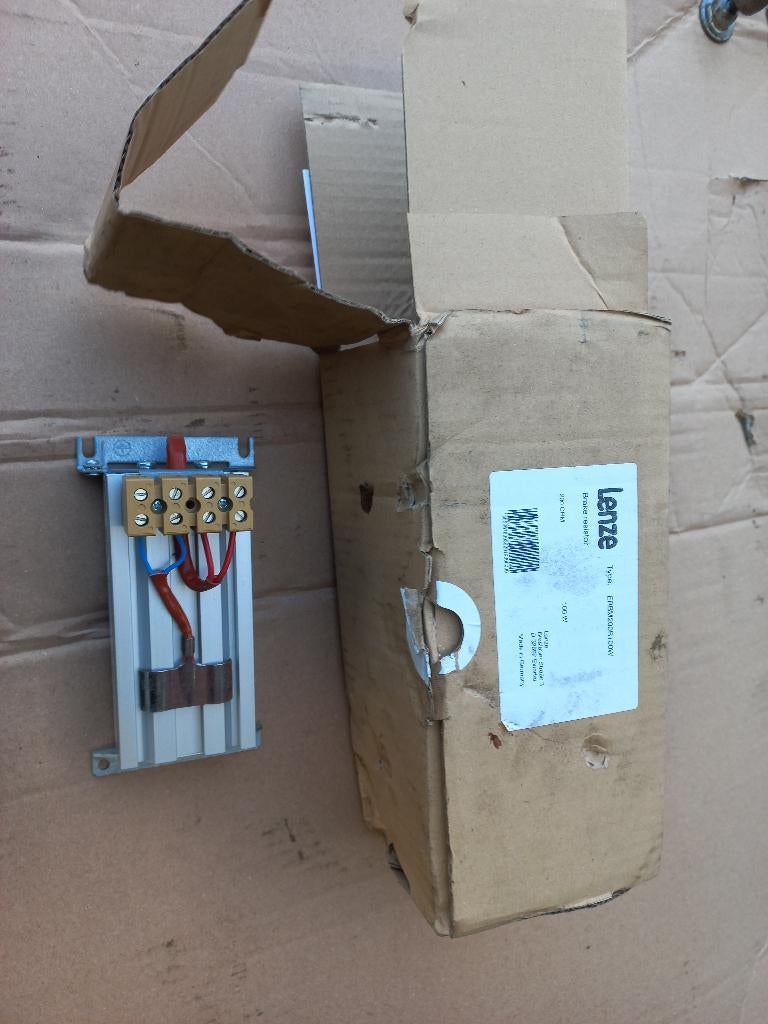 LENZE brake resistor 100 w 200 omh erbm200r100w, Hobby en Vrije tijd, Elektronica-componenten, Zo goed als nieuw, Ophalen of Verzenden