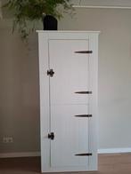 Kast gebroken wit, eiken antiek-look, smeedijzer scharnieren, Ophalen