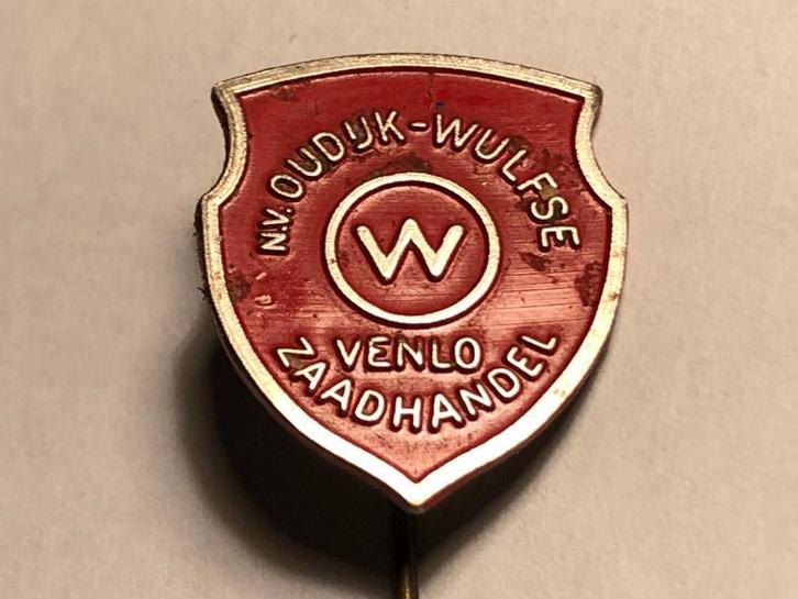Metalen WULFSE ZAADHANDEL VENLO Speld (Rood/Metaalkleur)., Verzamelen, Speldjes, Pins en Buttons, Zo goed als nieuw, Speldje of Pin