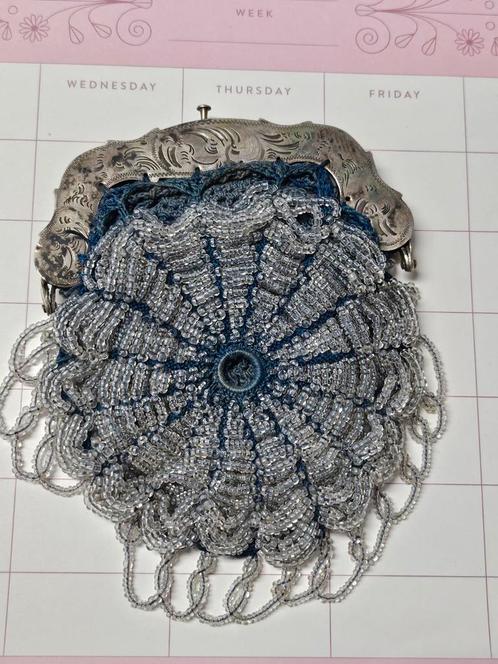 Antiek Zilveren Beugeltasje met Kralen, Sieraden, Tassen en Uiterlijk, Tassen | Damestassen, Gebruikt, Avondtasje, Blauw, Ophalen