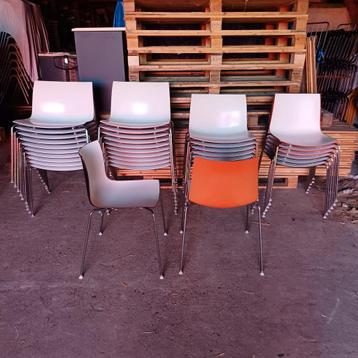 35 x vintage design stoelen partij arper stoelen  beschikbaar voor biedingen