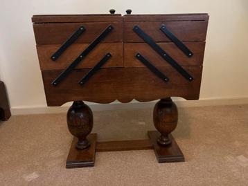 Vintage Houten Naaikist beschikbaar voor biedingen