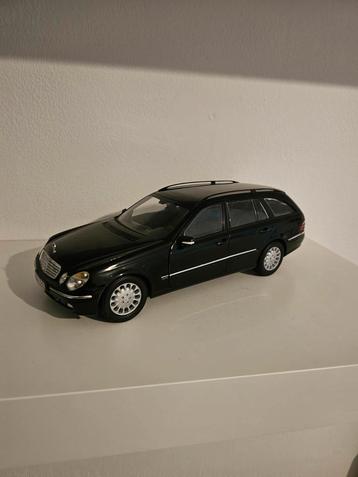 Mercedes Benz E - CLASS Combi Kyosho 1:18 beschikbaar voor biedingen