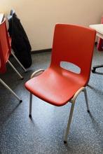 Kantine stoel in rood, Ophalen, Gebruikt, Drie, Metaal
