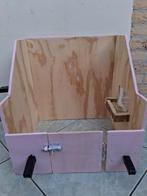 Pony stal met haakjes en voerbak