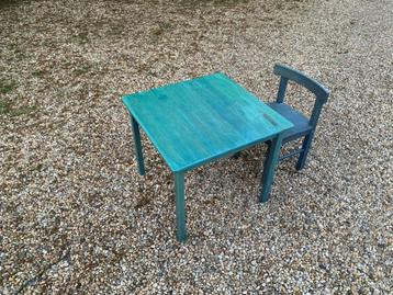 Houten Tafeltje met Stoeltje beschikbaar voor biedingen