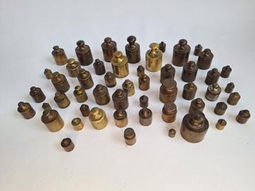 51 antieke gewichten beschikbaar voor biedingen