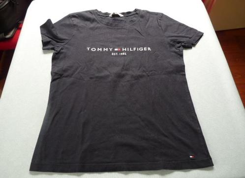 Mooi donkerblauwe tshirt met opdruk Tommy Hilfiger +1 gratis, Kinderen en Baby's, Kinderkleding | Maat 170, Zo goed als nieuw