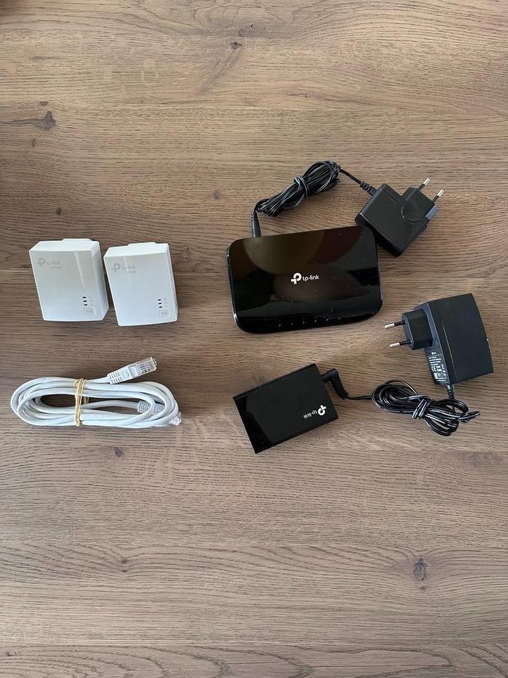TP-Link netwerk set – AV1000 + TL-SG1005G + TL-POE150S, Computers en Software, Netwerk switches, Gebruikt, Ophalen of Verzenden