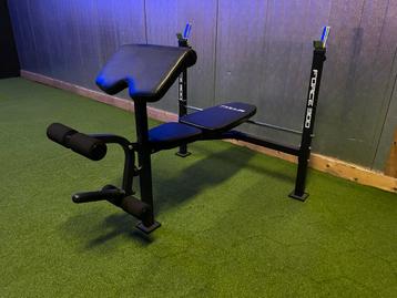 Bankdrukbank, bicep curls, leg extension beschikbaar voor biedingen