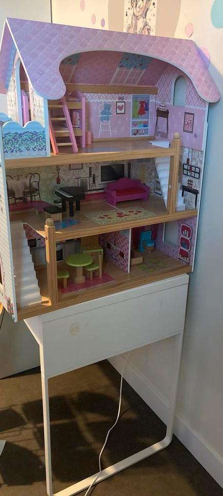 Houten roze poppenhuis Bandits & Angels, Kinderen en Baby's, Speelgoed | Poppenhuizen, Gebruikt, Ophalen