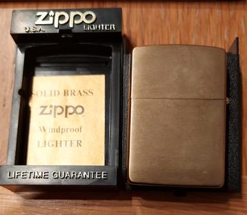 Zippo aansteker - Klassiek model beschikbaar voor biedingen