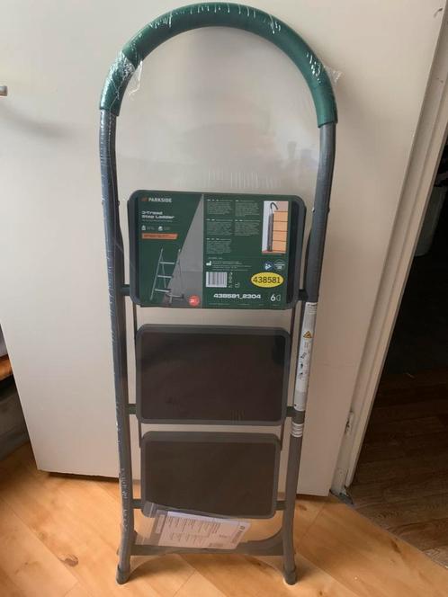 Nieuwe huishoudtrap, Doe-het-zelf en Verbouw, Ladders en Trappen, Nieuw, Minder dan 2 meter, Ophalen of Verzenden