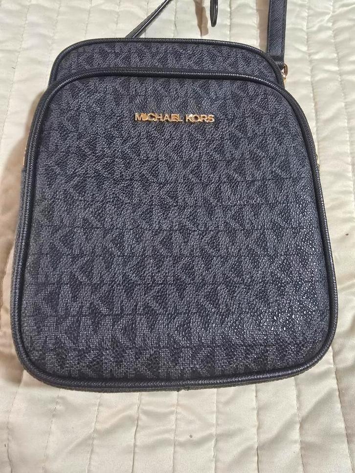 Michael kors cross-Body/ mk logo's zgan, Sieraden, Tassen en Uiterlijk, Tassen | Schoudertassen, Zo goed als nieuw, Zwart, Ophalen of Verzenden