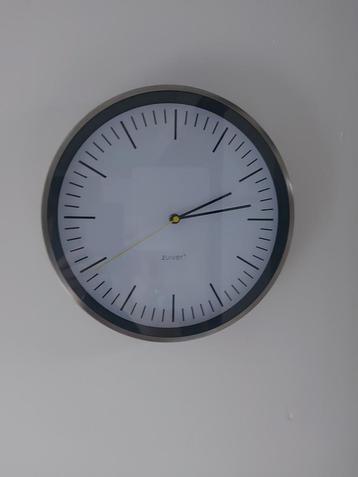 2 Zuiver Klokken beschikbaar voor biedingen