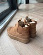 UGG chelseaboot Neumel Maat 39, Kleding | Dames, Schoenen, Ophalen of Verzenden, Gedragen, Bruin, Lage of Enkellaarzen