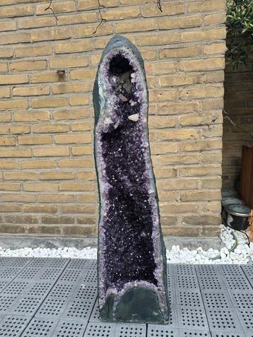Prachtige Amethist Geode met (UV reactieve) calciet punten! beschikbaar voor biedingen