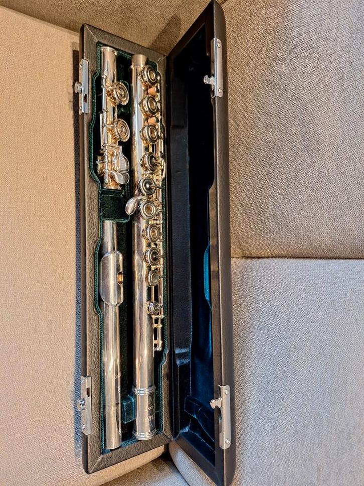 Azumi Dwarsfluit met Open Kleppen + Accessoires, Muziek en Instrumenten, Blaasinstrumenten | Dwarsfluiten en Piccolo's, Zo goed als nieuw